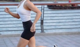 网红健身女博主吃瓜图片,揭秘网红健身女博主的私生活瞬间！”