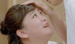 贾玲爆料拍吻戏的视频,一场戏背后的甜蜜与尴尬